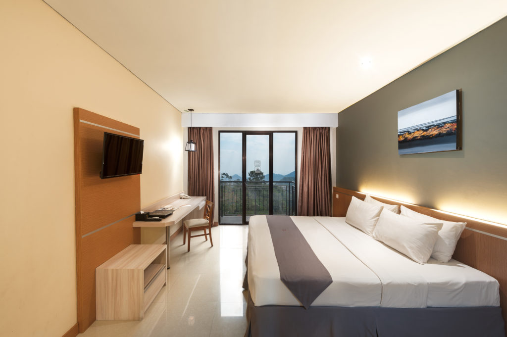 Tips & trik making bed dengan cepat ala room attendant Nava Hotel !﻿