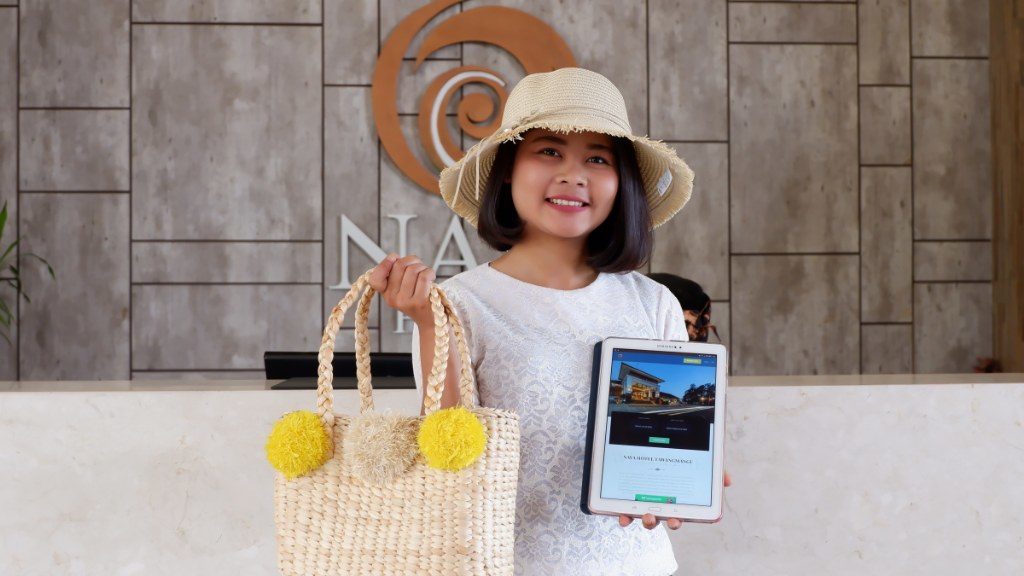 Nggak sekedar menginap, kamu juga bisa bawa pulang special gift dari Nava Hotel !